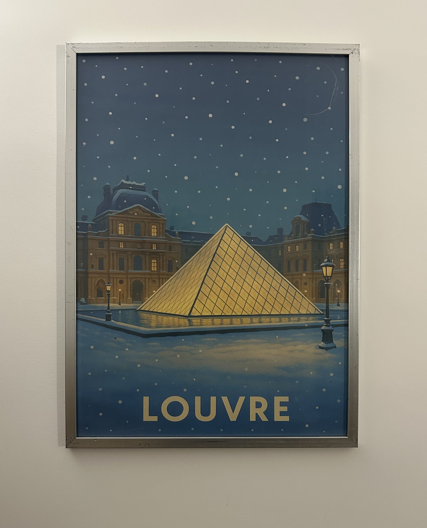 Affiche "Le Louvre en Hiver" - Illustration Vintage Paris sous la Neige - Décoration Murale Musée du Louvre